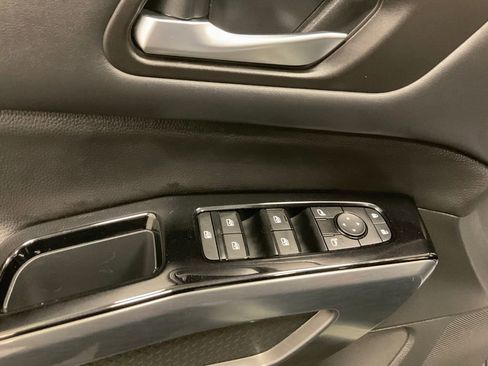 Used 2023 Nissan Pathfinder SL image 16