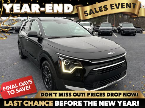Used 2023 Kia Niro LX image 1
