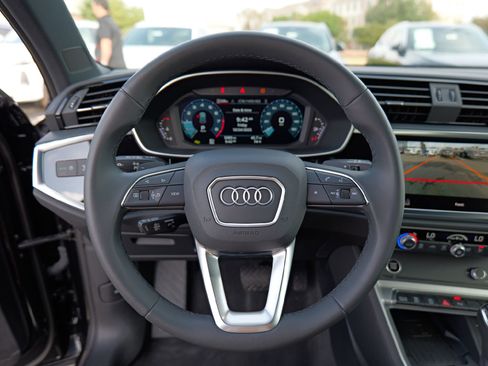 Certified 2025 Audi Q3 2.0T Premium Plus w/ Premium Plus Package image 11