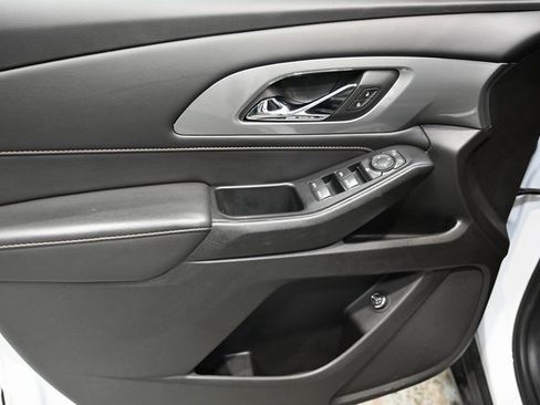 Used 2021 Chevrolet Traverse LT image 25