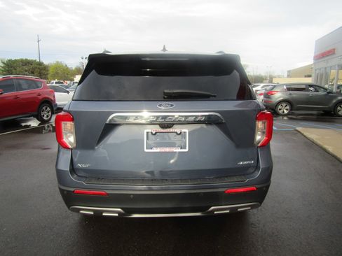 Used 2021 Ford Explorer XLT w/ Equipment Group 202A image 8