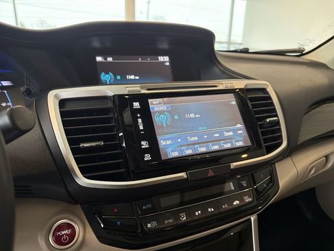 Used 2017 Honda Accord Touring image 25