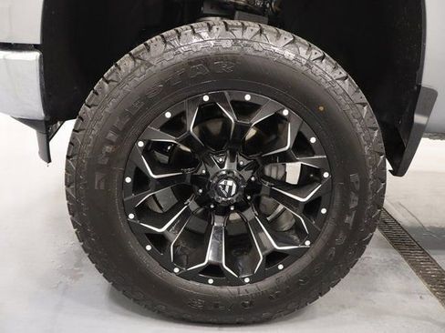 Used 2025 Chevrolet Silverado 1500 LT AWD/4WD image 23