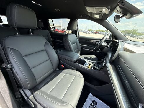 Used 2026 Chevrolet Traverse LT FWD image 26