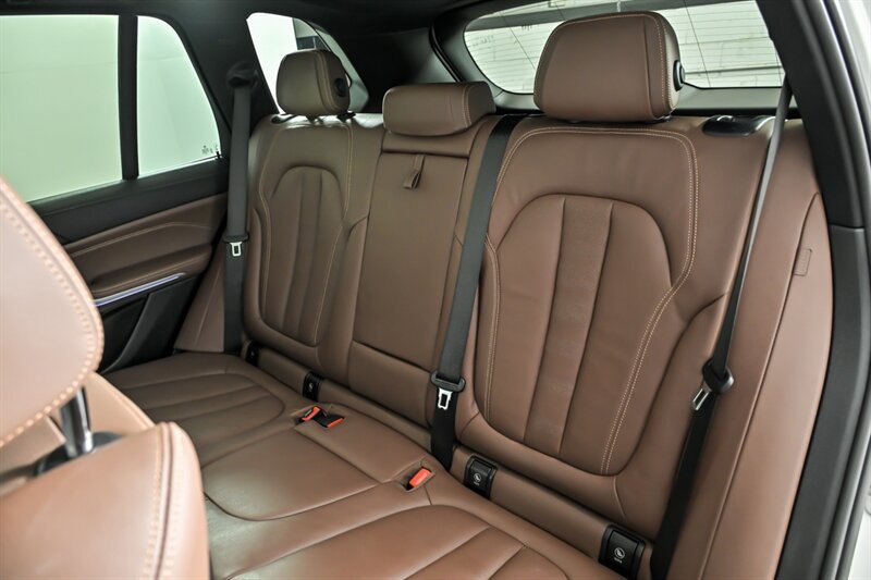 Used 2021 BMW X5 xDrive40i w/ Convenience Package AWD/4WD image 19