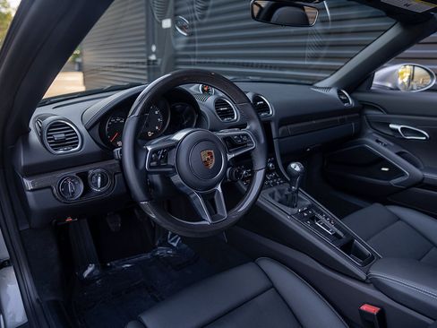 Certified 2024 Porsche 718 Boxster image 4