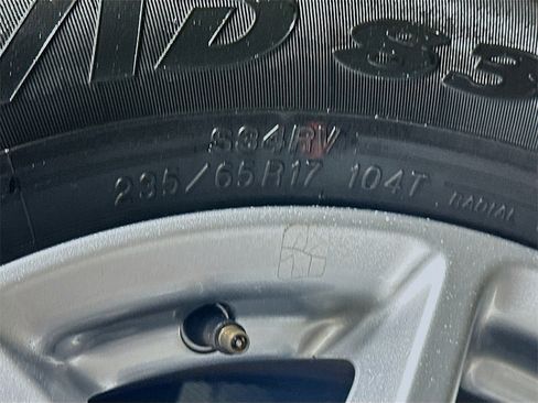 Used 2023 Chrysler Pacifica Touring-L image 34