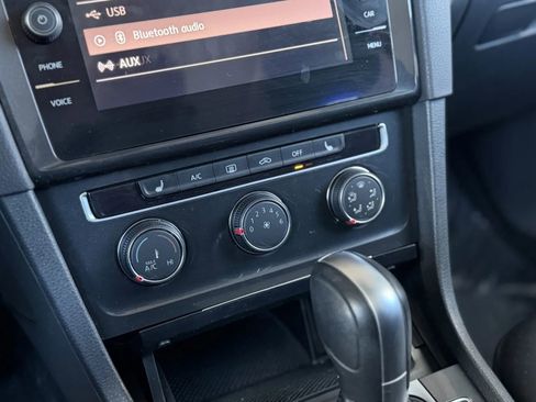 Used 2018 Volkswagen Golf SE FWD image 26