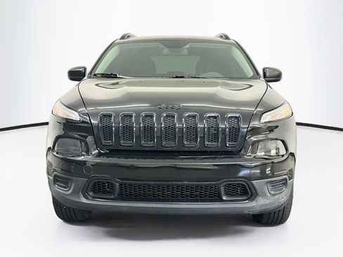 Used 2017 Jeep Cherokee Sport AWD/4WD image 2
