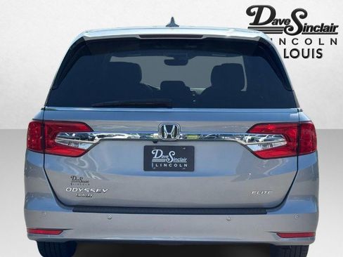 Used 2018 Honda Odyssey Elite image 4