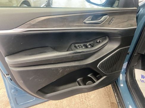 New 2026 Jeep Grand Cherokee Limited image 11