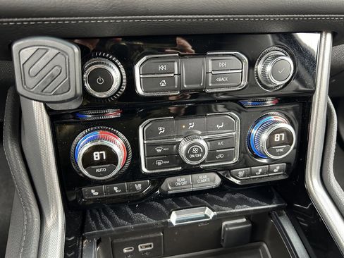 Used 2022 GMC Yukon XL Denali image 35