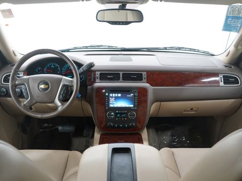 Used 2013 Chevrolet Avalanche LTZ image 15