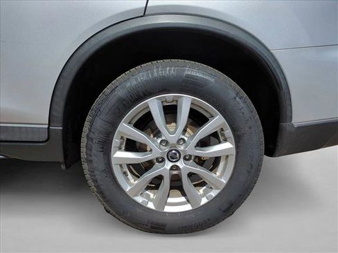 Used 2018 Nissan Rogue SV image 19