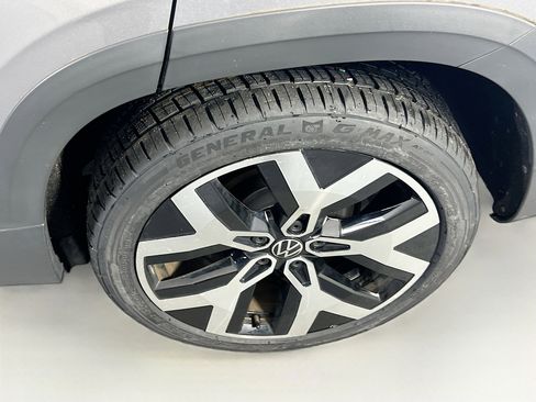 Used 2022 Volkswagen Taos SEL image 28