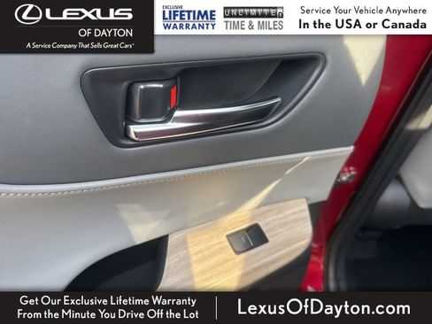 Used 2023 Toyota Venza XLE image 31