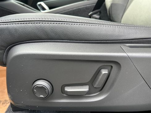 New 2026 Volvo XC40 B5 Plus w/ Protection Package Premier image 10