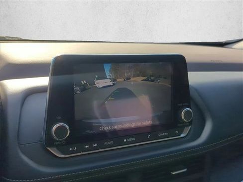 Used 2023 Nissan Rogue SV image 12