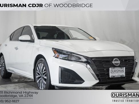 Used 2023 Nissan Altima 2.5 SV AWD/4WD image 1