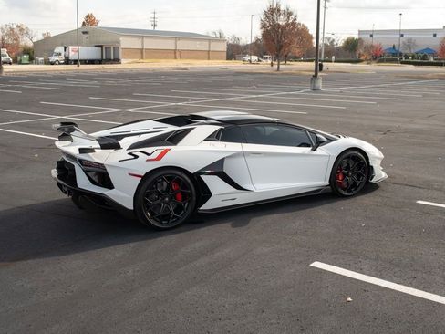 Used 2021 Lamborghini Aventador SVJ image 9