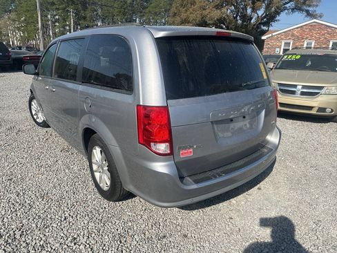 Used 2016 Dodge Grand Caravan SXT w/ UConnect Hands-Free Group FWD image 5