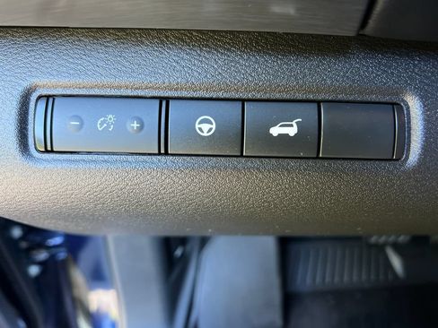 Used 2024 Nissan Pathfinder SL AWD/4WD image 29