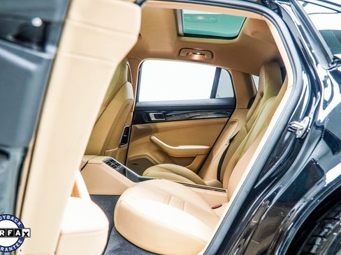 Used 2018 Porsche Panamera image 40