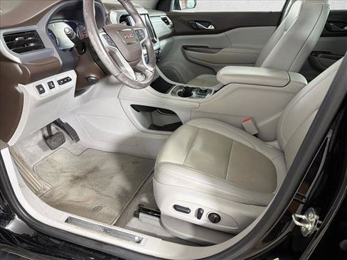 Used 2022 GMC Acadia SLT w/ Technology Package FWD image 11