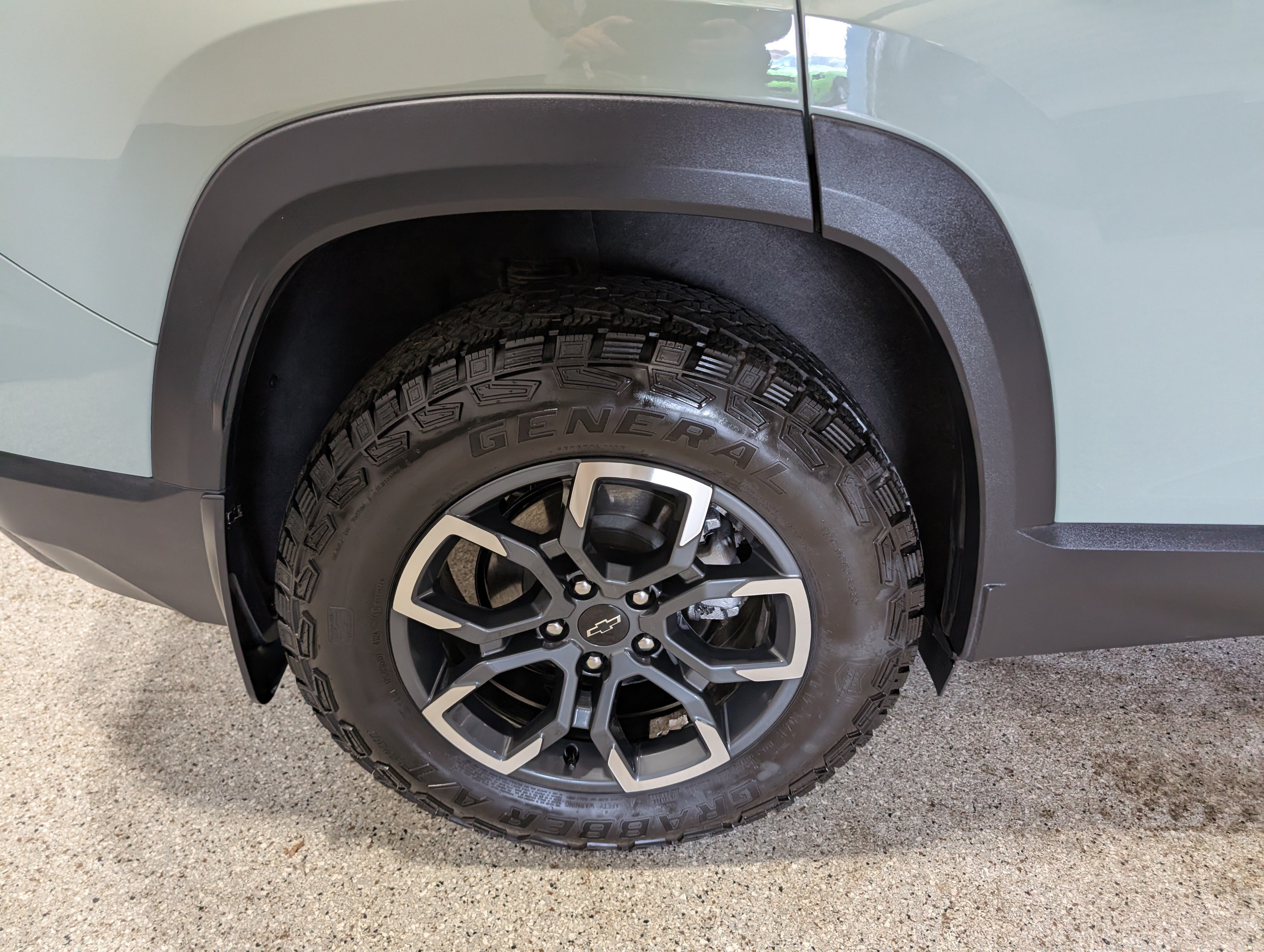 Used 2025 Chevrolet Equinox ACTIV w/ Safety and Technology Package AWD/4WD image 11