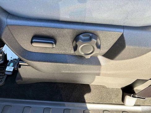 Used 2016 Ford F350 XLT w/ XLT Premium Package image 17