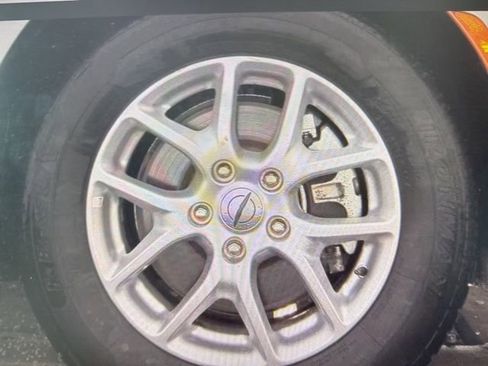 Used 2023 Chrysler Voyager LX image 14