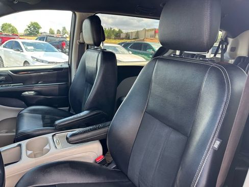 Used 2017 Dodge Grand Caravan SXT FWD image 15
