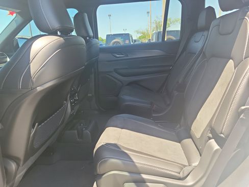 Used 2025 Jeep Grand Cherokee L Altitude image 16