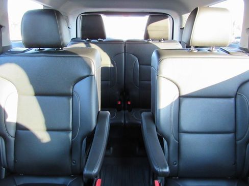 Used 2023 GMC Acadia SLT w/ Preferred Package image 21