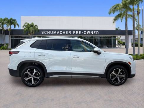 Certified 2025 Volkswagen Tiguan SE AWD/4WD image 8