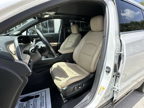 Certified 2024 Cadillac XT4 Premium Luxury FWD image 19