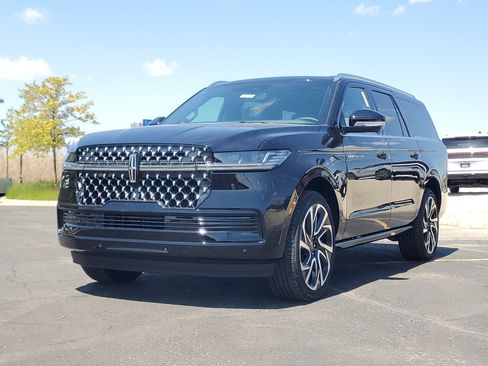 New 2026 Lincoln Navigator L Black Label AWD/4WD image 2