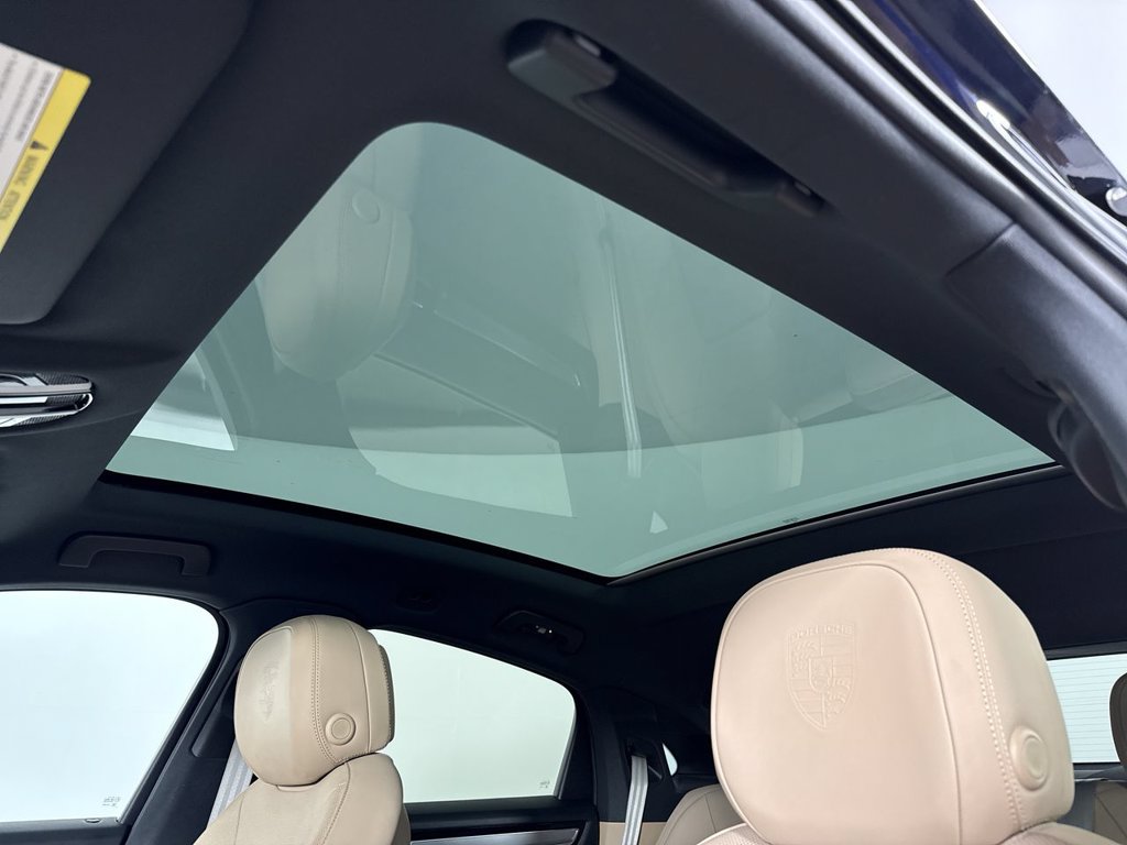 Certified 2023 Porsche Cayenne Platinum Edition AWD/4WD image 41