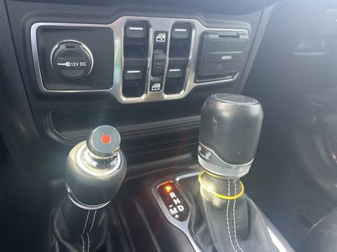 Used 2021 Jeep Gladiator Overland image 19