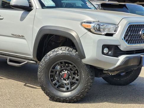 Used 2019 Toyota Tacoma TRD Off-Road w/ Technology Package image 6