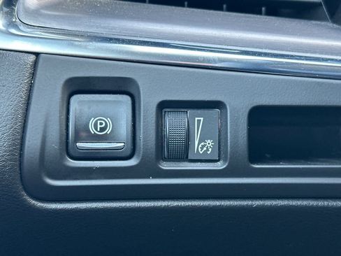 Used 2017 Cadillac XT5 Premium Luxury w/ Driver Assist Package image 30