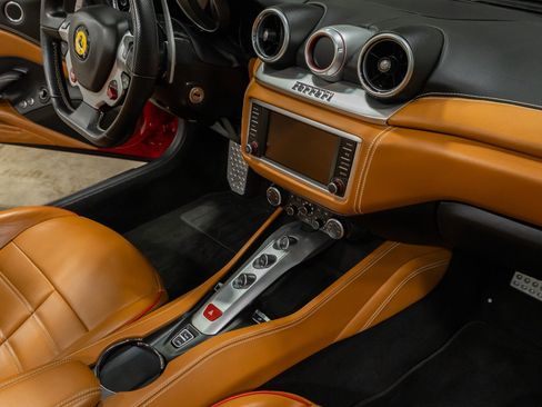 Used 2015 Ferrari California T RWD image 48