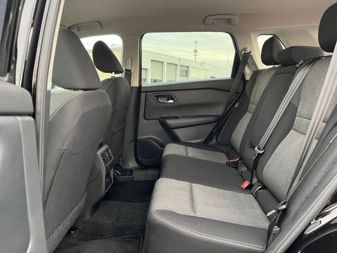 Used 2025 Nissan Rogue SV image 29