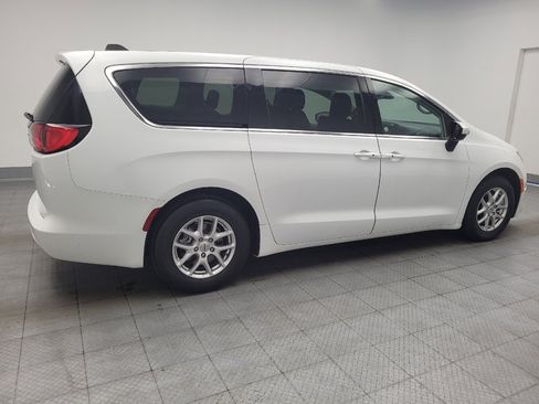 Used 2023 Chrysler Voyager LX FWD image 10