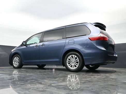 Used 2017 Toyota Sienna XLE FWD image 41