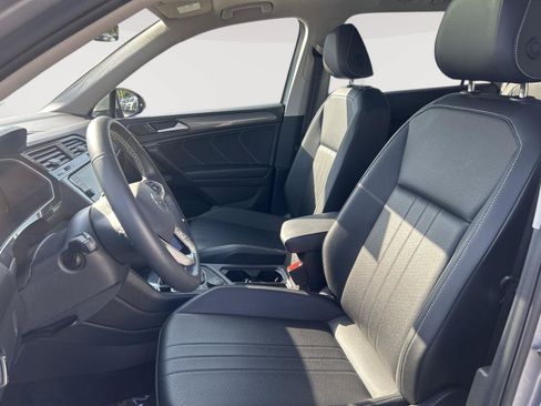 Certified 2024 Volkswagen Tiguan SE AWD/4WD image 17