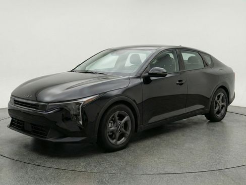 Used 2025 Kia K4 FWD image 3