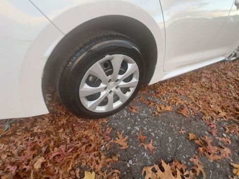 Used 2025 Toyota Corolla LE image 11