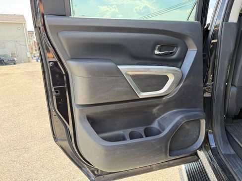 Used 2018 Nissan Titan 4x4 Crew Cab image 13