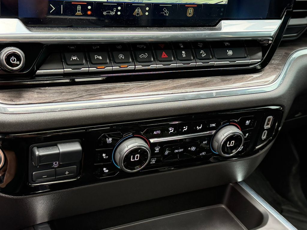 Certified 2024 Chevrolet Silverado 1500 LTZ AWD/4WD image 43